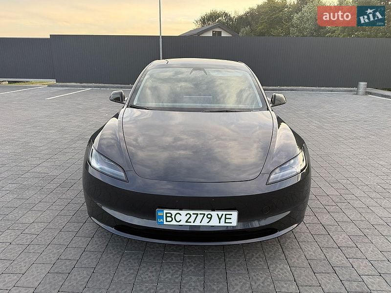 Седан Tesla Model 3 2025 в Львові