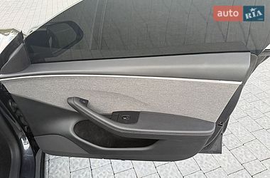 Седан Tesla Model 3 2025 в Львові