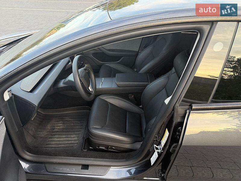 Седан Tesla Model 3 2025 в Львові