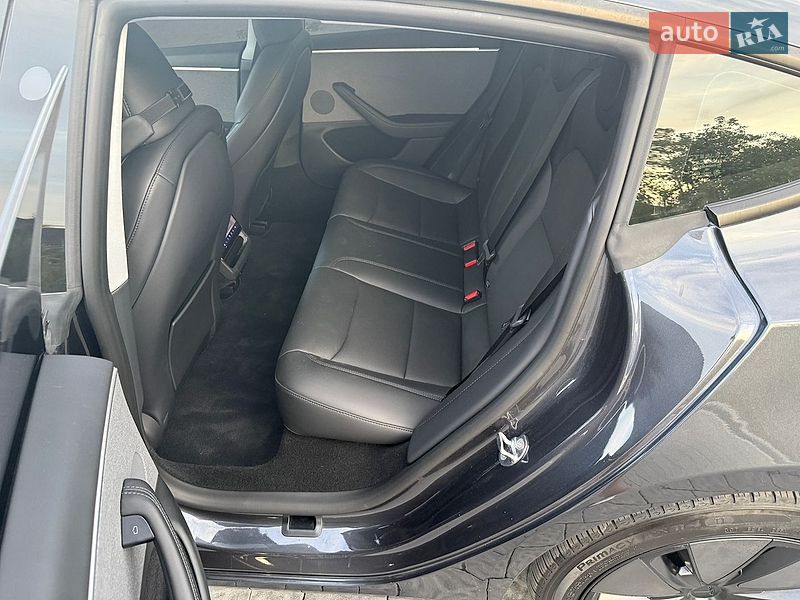 Седан Tesla Model 3 2025 в Львові