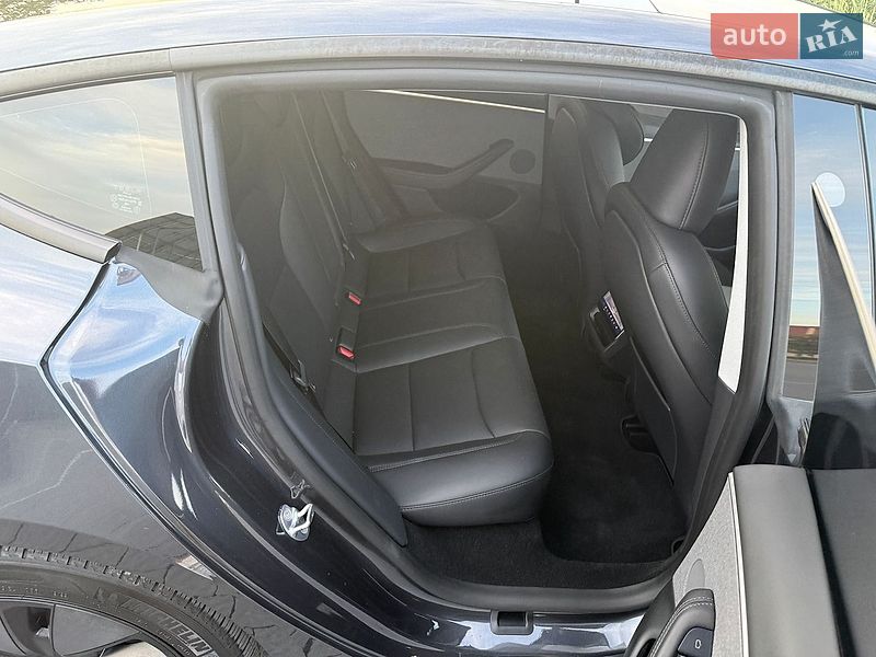Седан Tesla Model 3 2025 в Львові