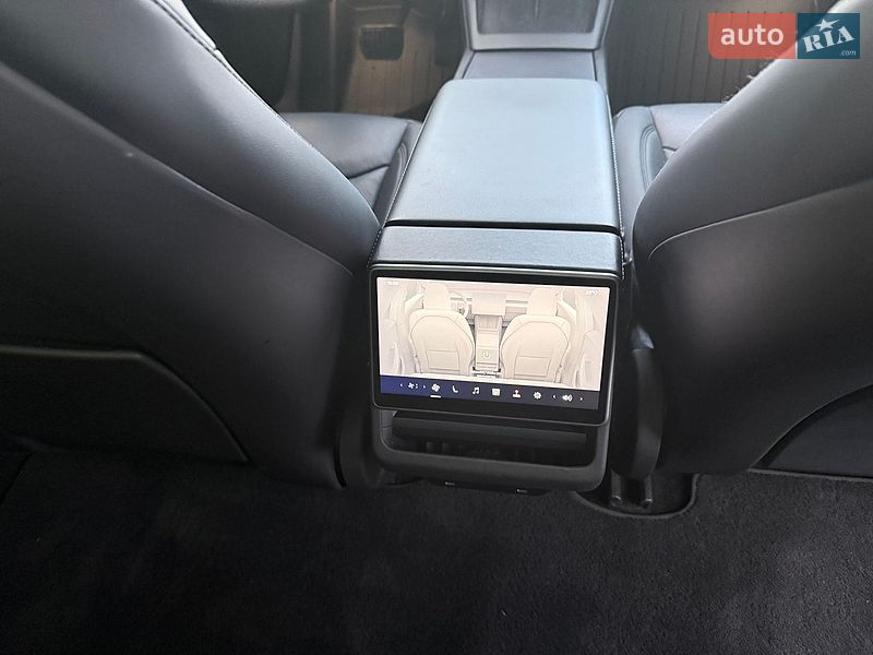 Седан Tesla Model 3 2025 в Львові