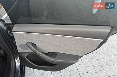 Седан Tesla Model 3 2025 в Львові