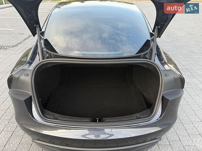 Седан Tesla Model 3 2025 в Львові