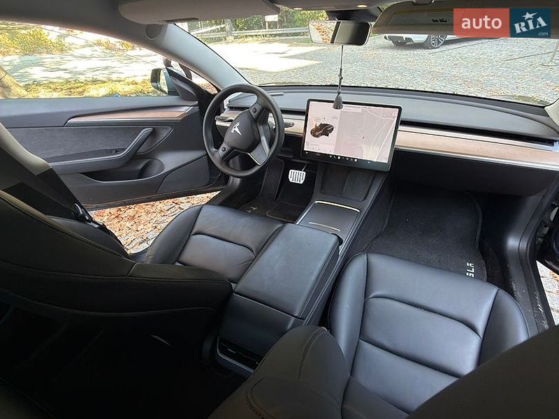 Седан Tesla Model 3 2021 в Львові