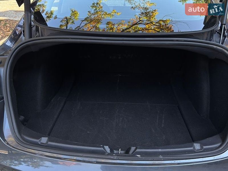Седан Tesla Model 3 2021 в Львові