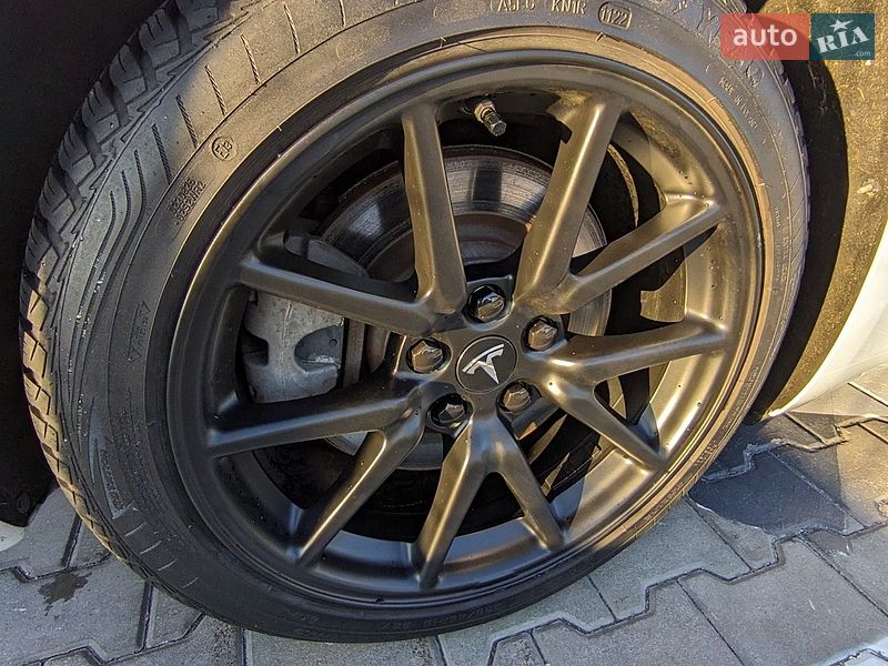 Седан Tesla Model 3 2020 в Києві