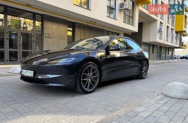 Седан Tesla Model 3 2025 в Львове