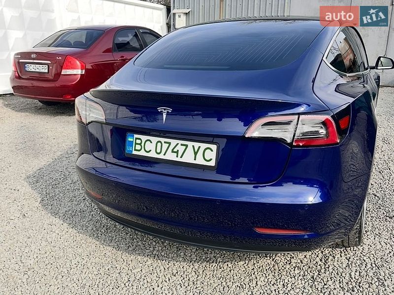Седан Tesla Model 3 2018 в Львові