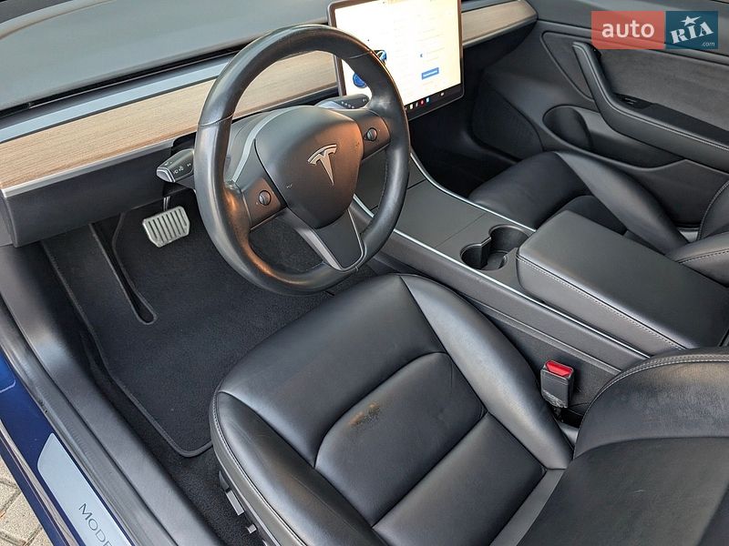 Седан Tesla Model 3 2018 в Львові