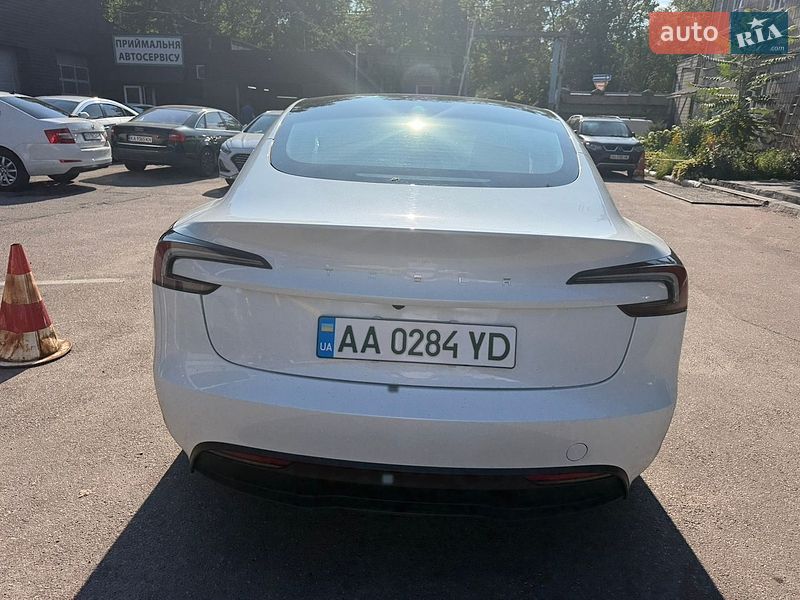 Седан Tesla Model 3 2025 в Києві
