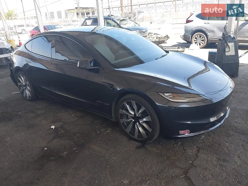 Tesla Model 3 2024