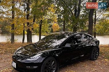 Седан Tesla Model 3 2018 в Сумах