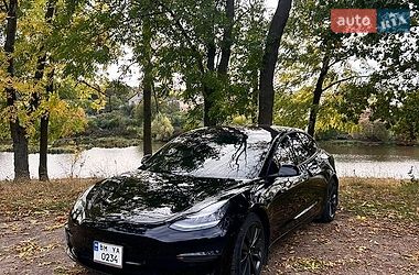 Седан Tesla Model 3 2018 в Сумах