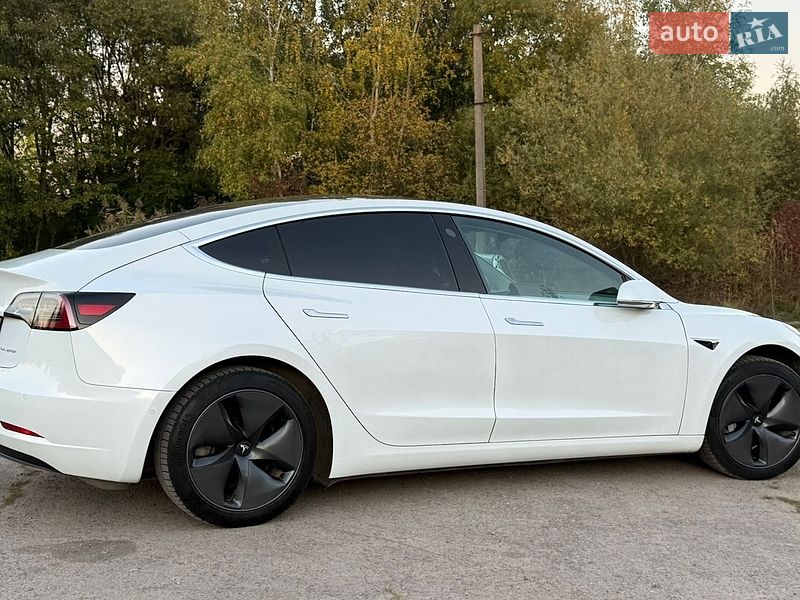 Седан Tesla Model 3 2019 в Трускавце