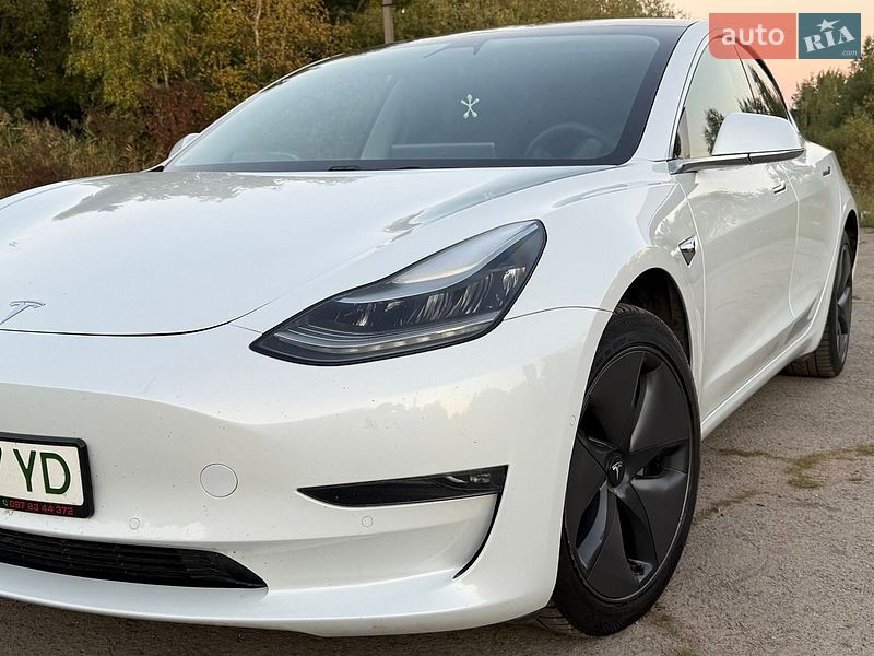 Седан Tesla Model 3 2019 в Трускавце
