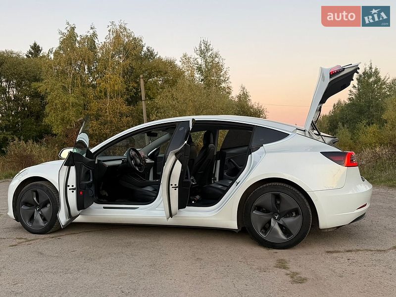 Седан Tesla Model 3 2019 в Трускавце