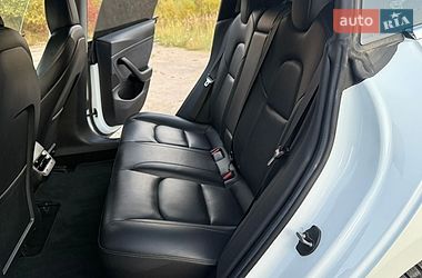 Седан Tesla Model 3 2019 в Трускавце