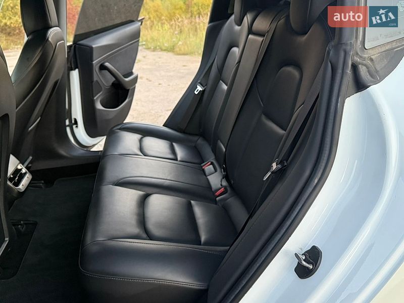 Седан Tesla Model 3 2019 в Трускавце
