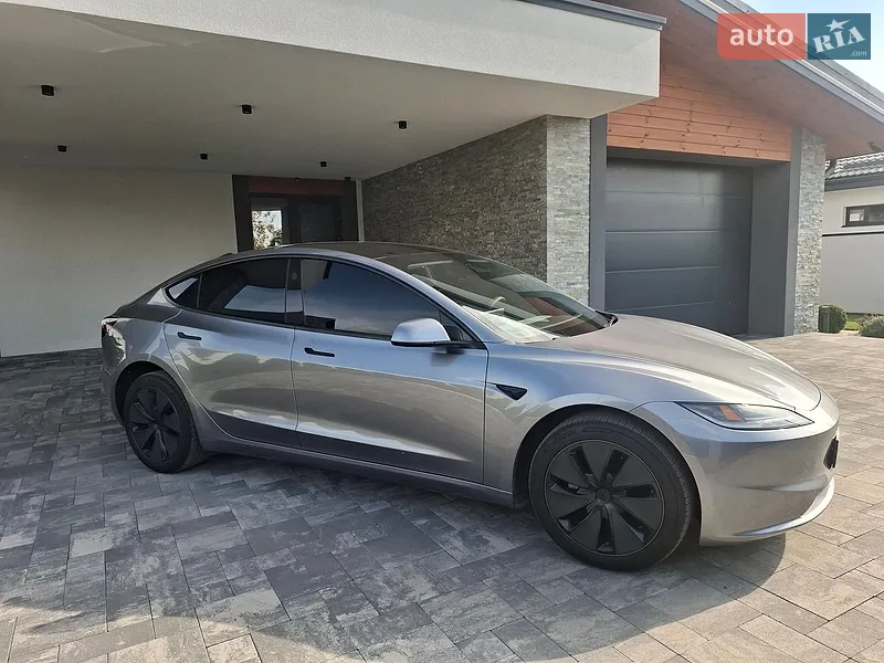 Tesla Model 3 2025