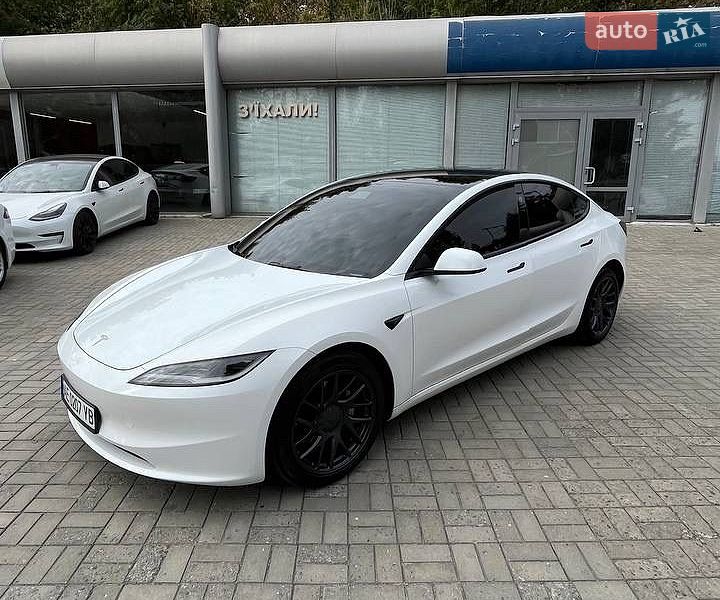 Седан Tesla Model 3 2023 в Днепре