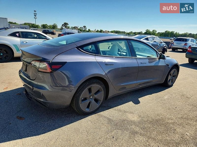 Седан Tesla Model 3 2023 в Черновцах
