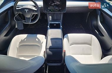Седан Tesla Model 3 2023 в Черновцах