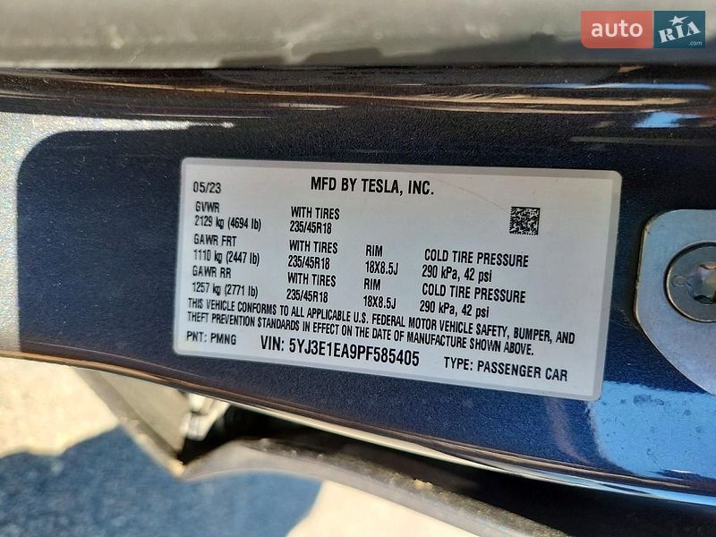 Седан Tesla Model 3 2023 в Черновцах