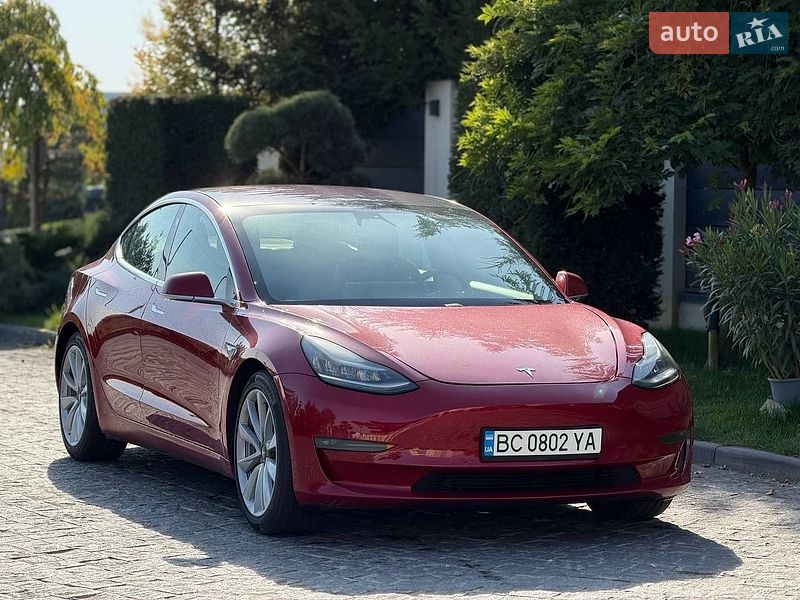 Седан Tesla Model 3 2018 в Львові