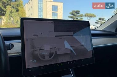 Седан Tesla Model 3 2018 в Львові