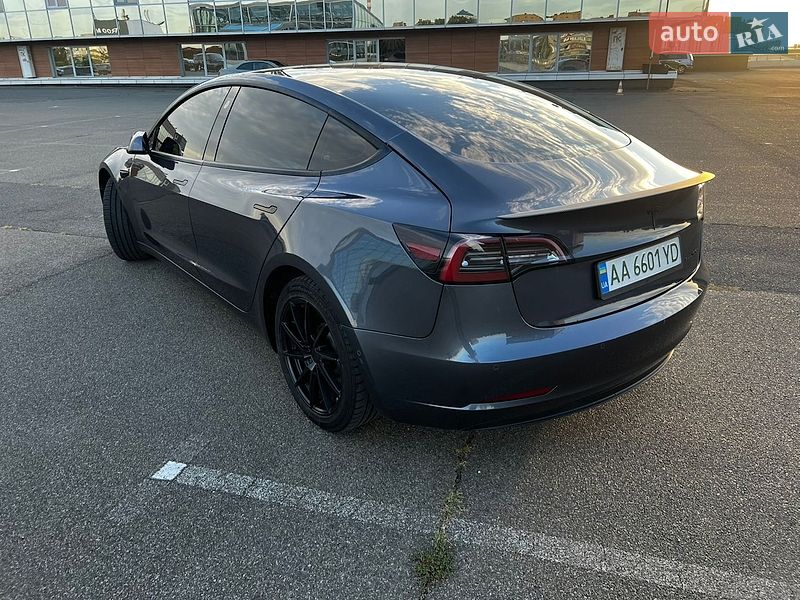 Седан Tesla Model 3 2021 в Києві