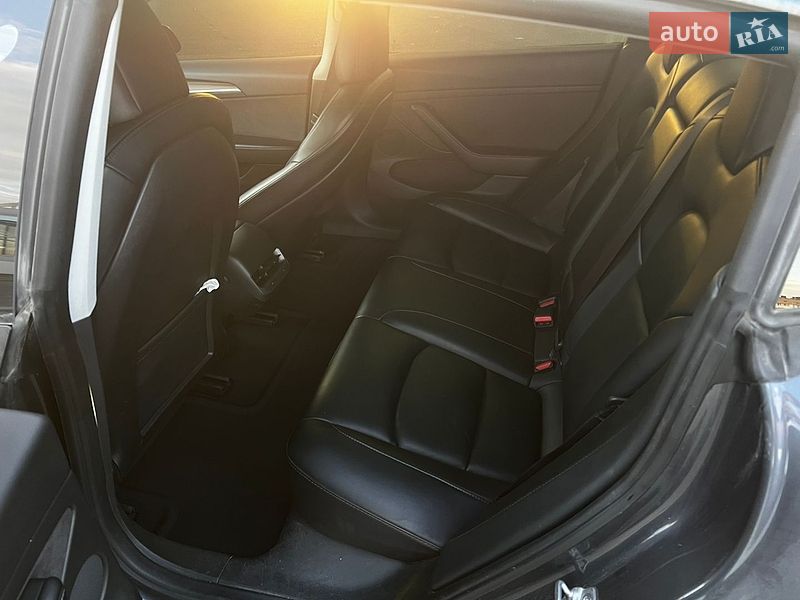 Седан Tesla Model 3 2021 в Києві