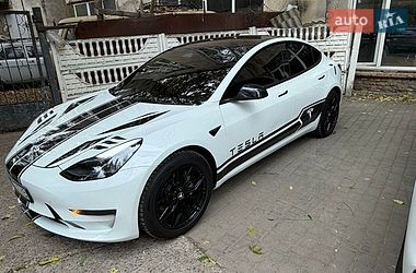 Седан Tesla Model 3 2023 в Одессе