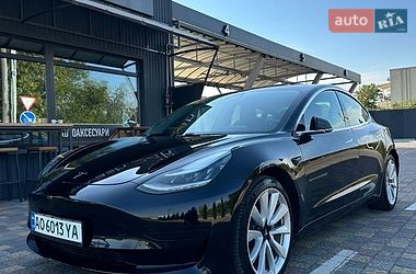 Седан Tesla Model 3 2020 в Ужгороді