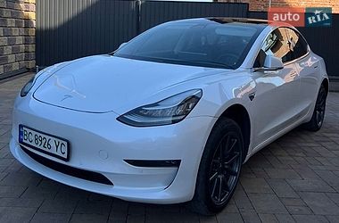 Седан Tesla Model 3 2019 в Львові