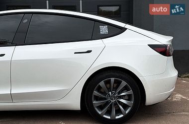 Седан Tesla Model 3 2021 в Киеве