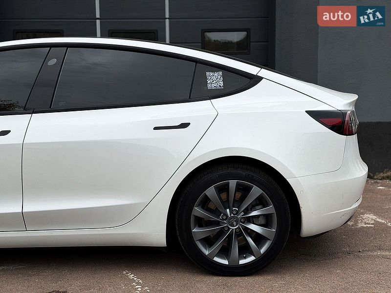 Седан Tesla Model 3 2021 в Киеве