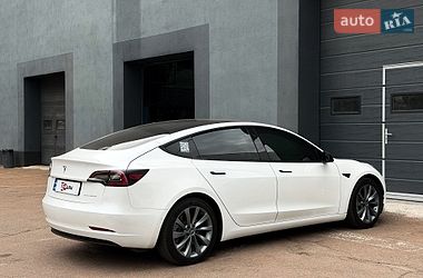 Седан Tesla Model 3 2021 в Киеве