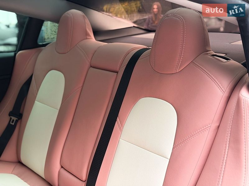 Седан Tesla Model 3 2021 в Киеве
