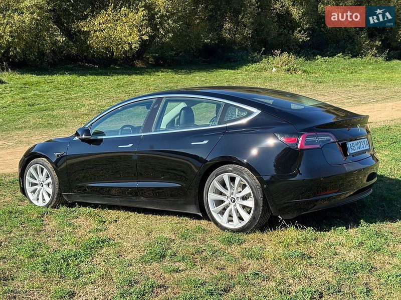 Седан Tesla Model 3 2020 в Виннице