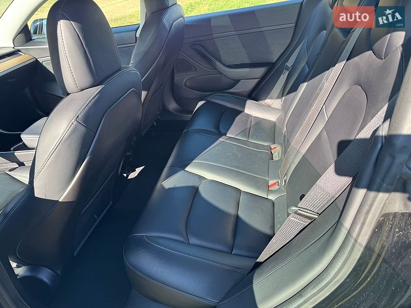 Седан Tesla Model 3 2020 в Виннице