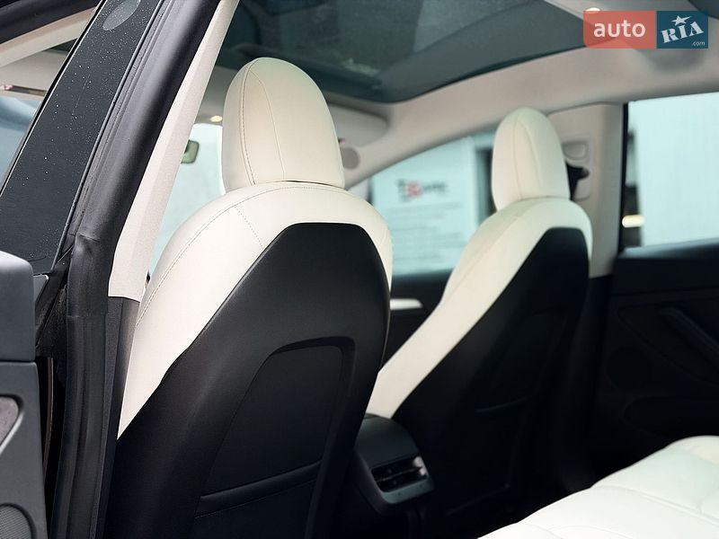 Седан Tesla Model 3 2022 в Києві