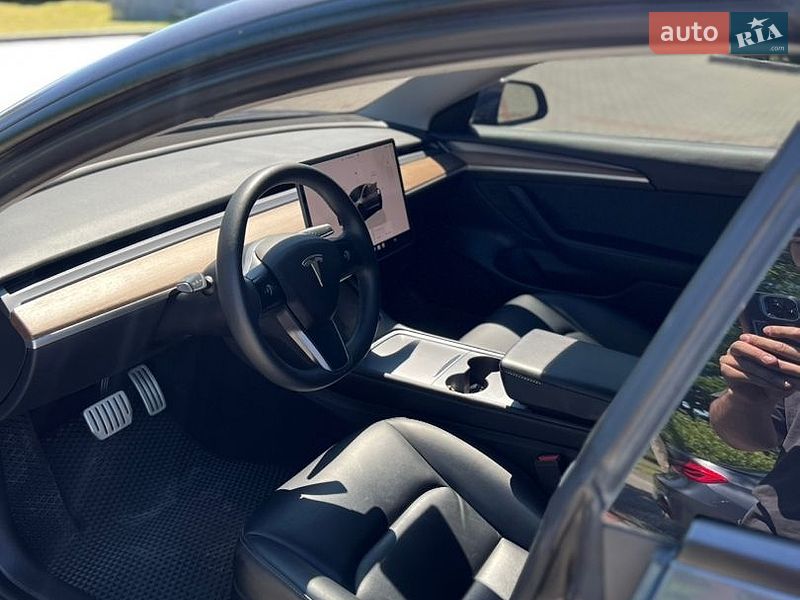 Седан Tesla Model 3 2023 в Золочеві