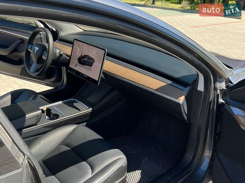 Седан Tesla Model 3 2023 в Золочеві