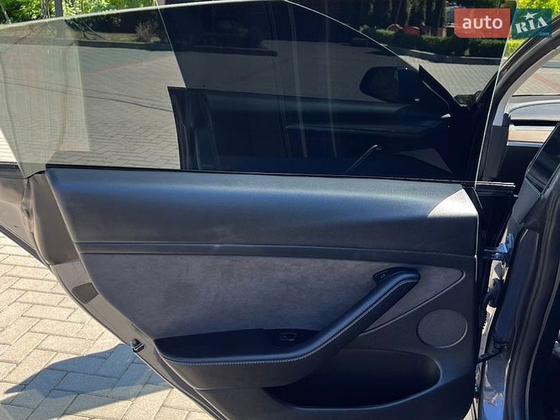 Седан Tesla Model 3 2023 в Золочеві