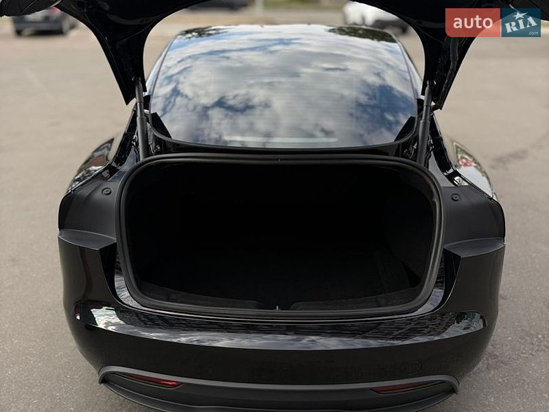 Седан Tesla Model 3 2025 в Миколаєві