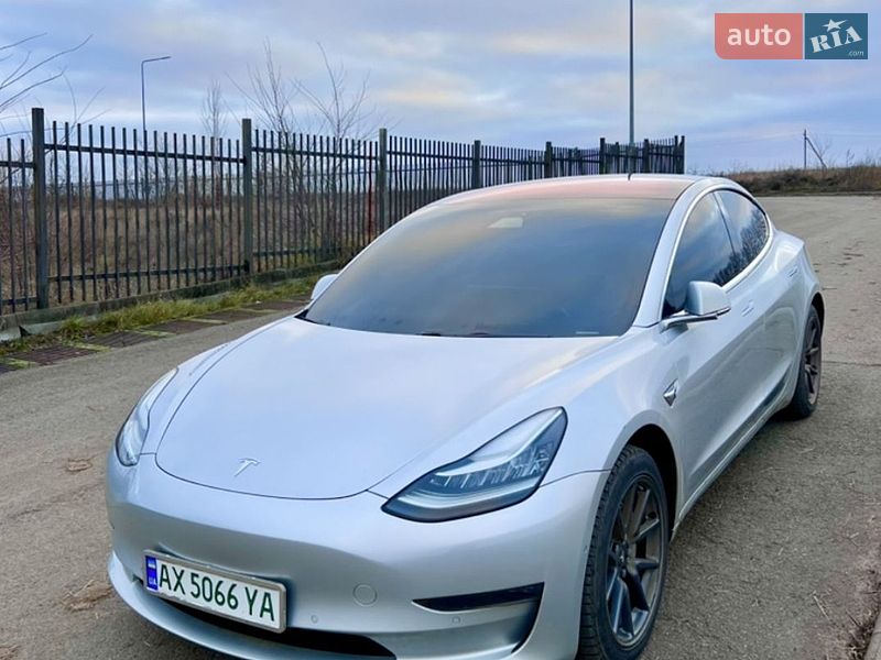 Седан Tesla Model 3 2018 в Ивано-Франковске