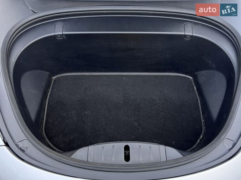 Седан Tesla Model 3 2018 в Ивано-Франковске