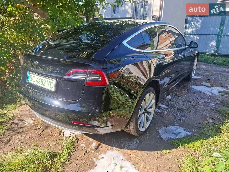 Седан Tesla Model 3 2019 в Львові