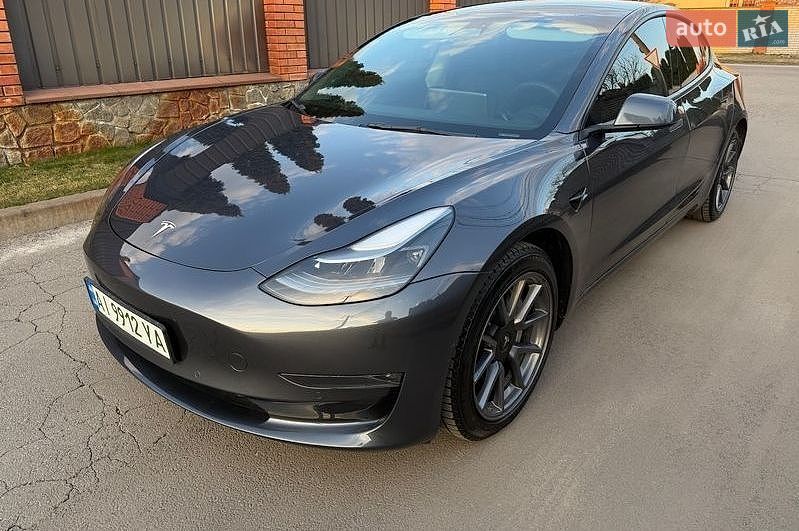 Седан Tesla Model 3 2022 в Львове